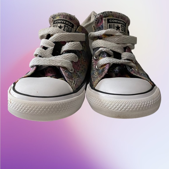 Toddler size 6 flower converse - Picture 3 of 5